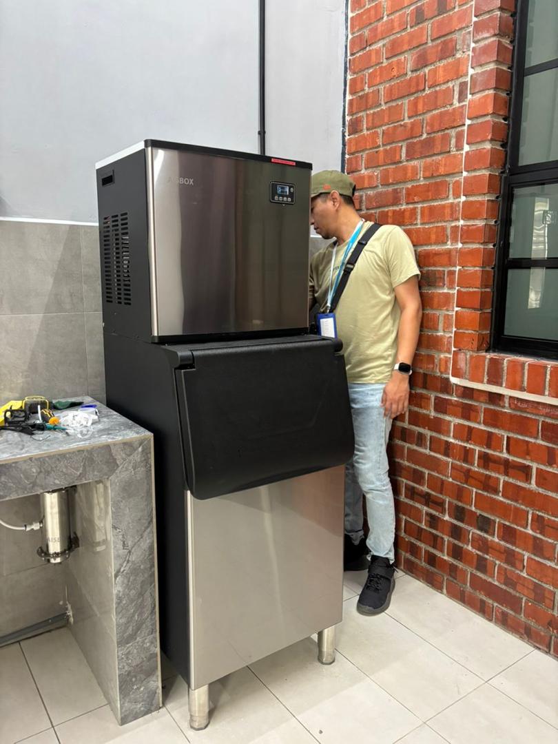 AISBOX technicians installing a commercial ice machine